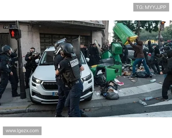 维拉球迷冲突遭法国警方电击